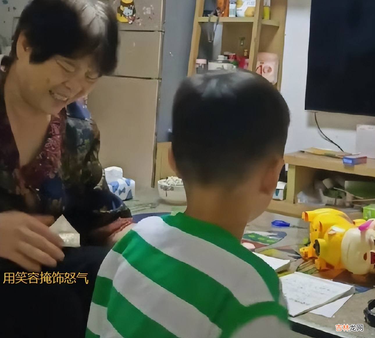 教会所有班级又如何？退休教师辅导孙子写作业，不想绷不住得太快
