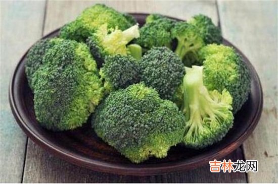 西兰花焯水用冷水还是热水