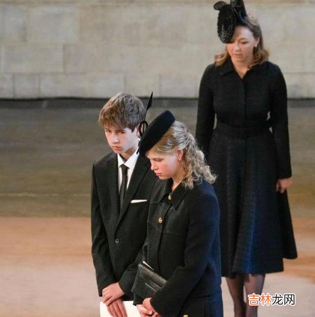 英女王18岁孙女惊艳,罕见亮相为奶奶守灵,上演仙女落泪一幕