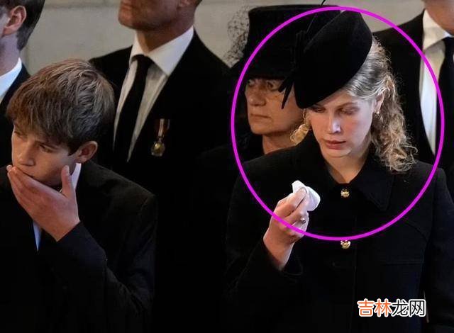 英女王18岁孙女惊艳，罕见亮相为奶奶守灵，上演仙女落泪一幕