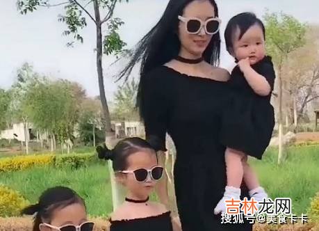 美女辣妈带仨女儿出门走红，网友：这爸爸上辈子是有多花心？