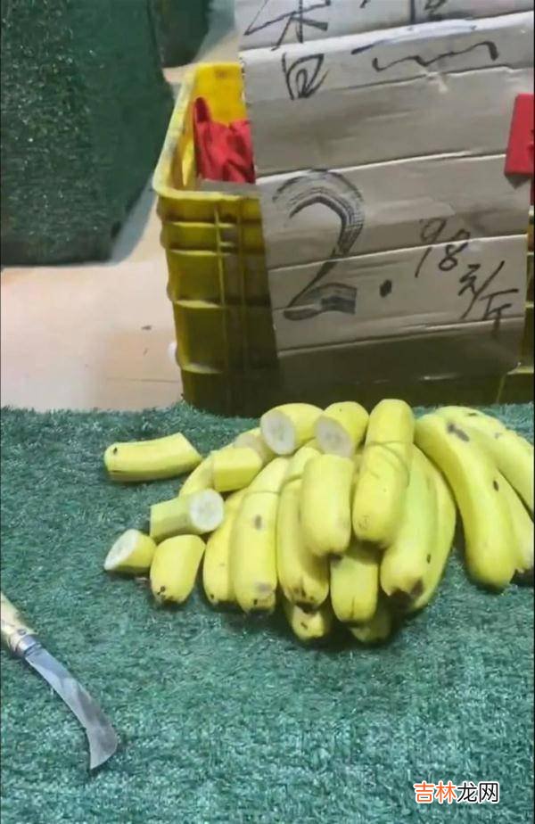4岁男孩割坏店里香蕉……妈妈却被怒赞