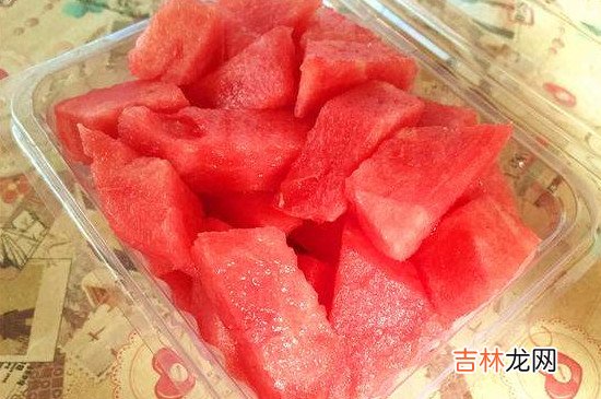 西瓜不能和什么一起吃会中毒