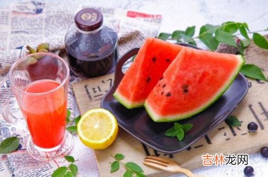 西瓜不能和什么一起吃会中毒