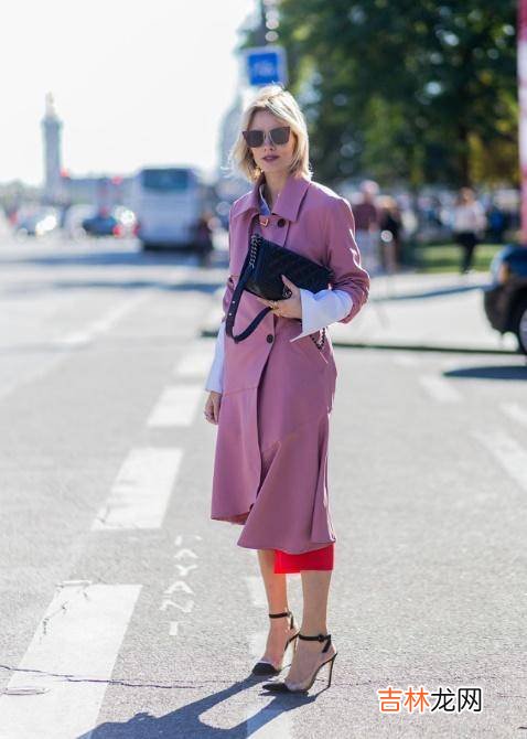 没有什么颜色比粉色更适合女性了,入手一件粉色的服装,十分甜美