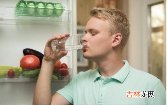 每3个痛风的男性就有1个肾不好，当出现3种迹象，说明肾受伤了