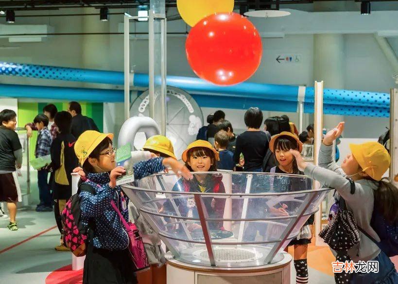 男孩给天文馆纠错，气到“暴走”：那些知识储备强大的孩子，是如何养成的？