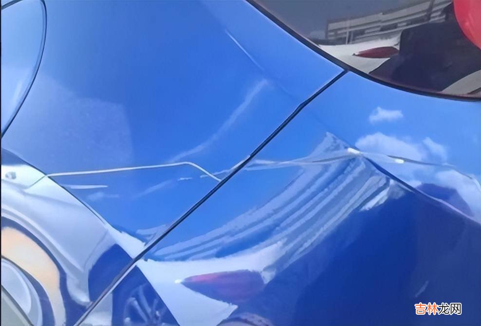 浙江一初中生刮花私家车，留下纸条和联系方式，车主:做两套试卷