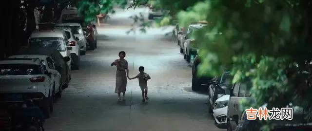 懂事的孩子和没长大的父母:为何有些人小小年纪却承受了太多?