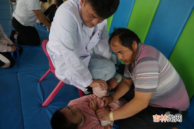 母女双双患上重病花光全家钱，妻子临死留下遗愿，丈夫含泪：难实现
