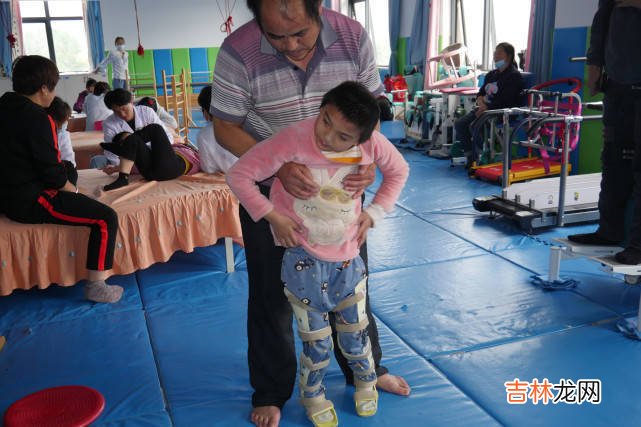 母女双双患上重病花光全家钱，妻子临死留下遗愿，丈夫含泪：难实现