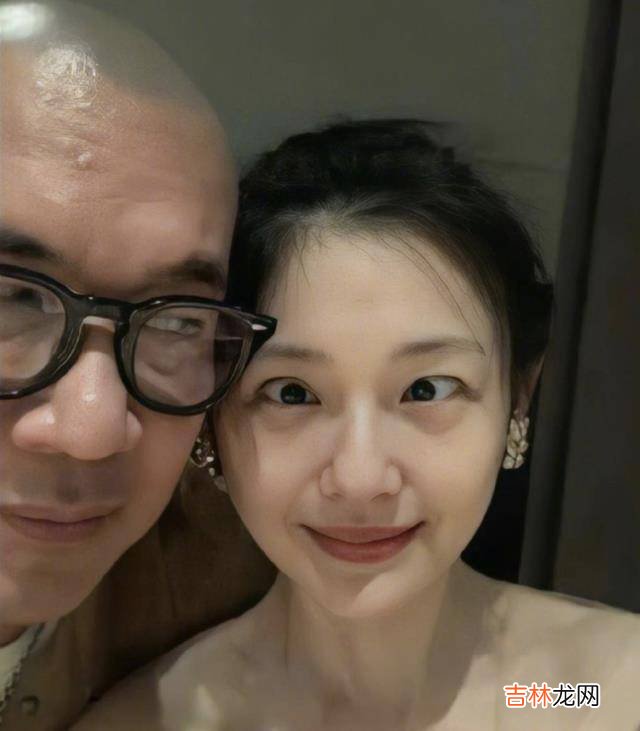 大S婚后正式复出！修纹婚戒手臂粗粗略喜肥，状态美回到18岁