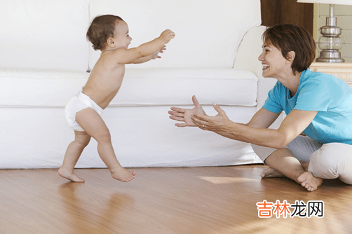 孩子走路前会发出这几个信号，家长要注意看