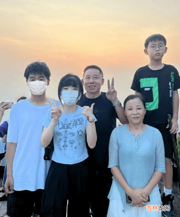 孙悦把父亲寻子经历写成书，三姨为孙悦推新书，销量破万惹泪目