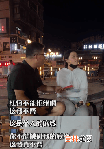 不敢看她亮晶晶的眼睛……单亲妈妈背着孩子送外卖，看着心疼