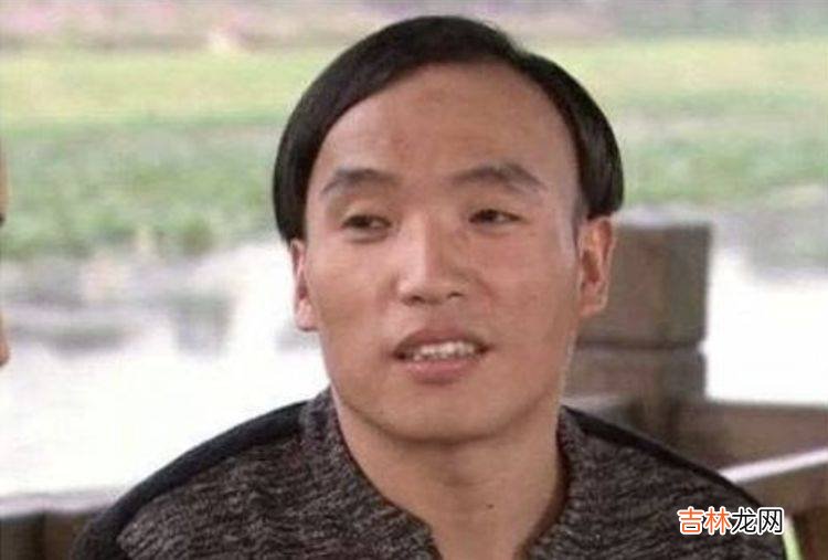 宋小宝的小舅子，靠扮丑角成名，被称为：“赵本山最丑的徒弟”