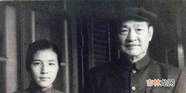 她17岁嫁54岁上将，49岁守寡，为其生下6女，晚年却说：我不后悔