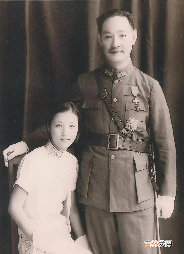 她17岁嫁54岁上将，49岁守寡，为其生下6女，晚年却说：我不后悔