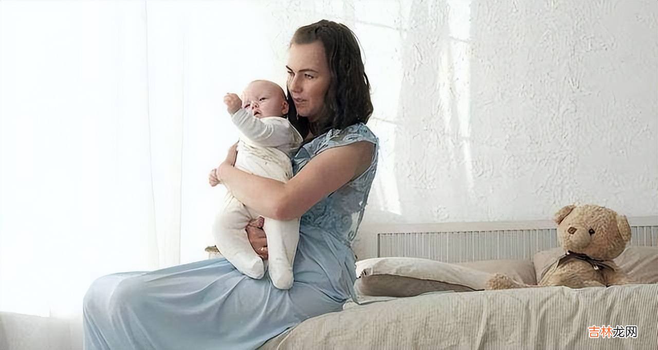 孩子3岁前和老人睡危害大，现在看不到，长大了就可能会暴露出来