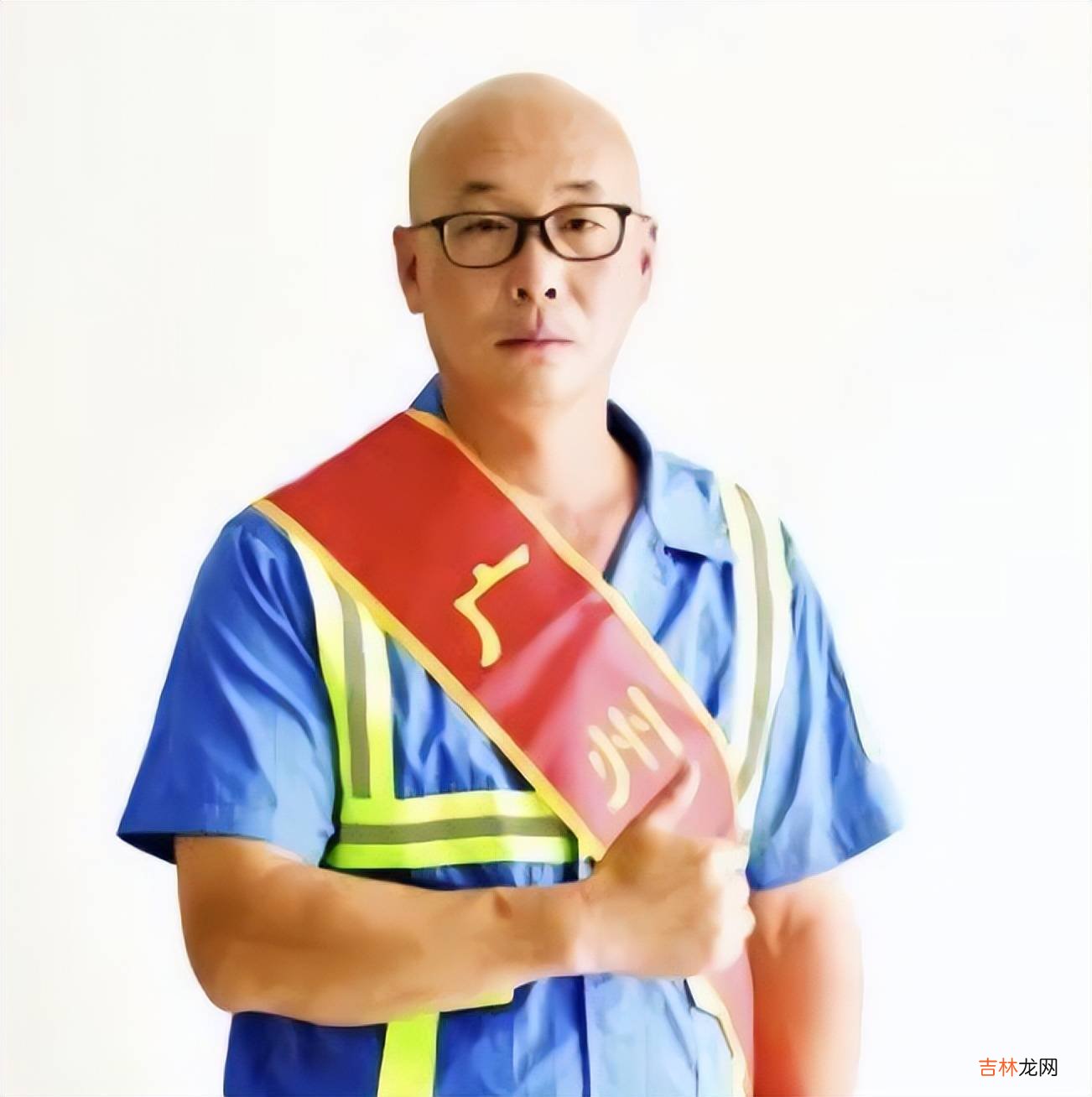 这是一部跟你我有关的电影，主人公就是你我身边的《平凡英雄》