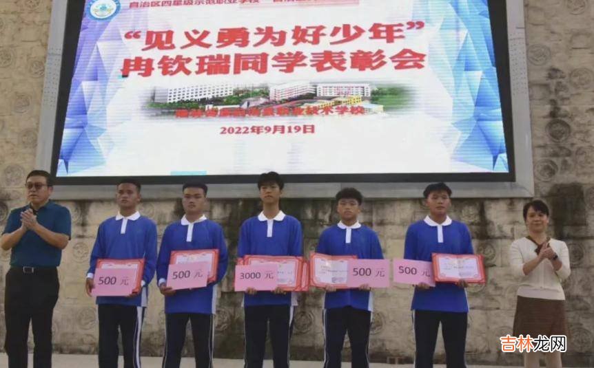 这是一部跟你我有关的电影，主人公就是你我身边的《平凡英雄》