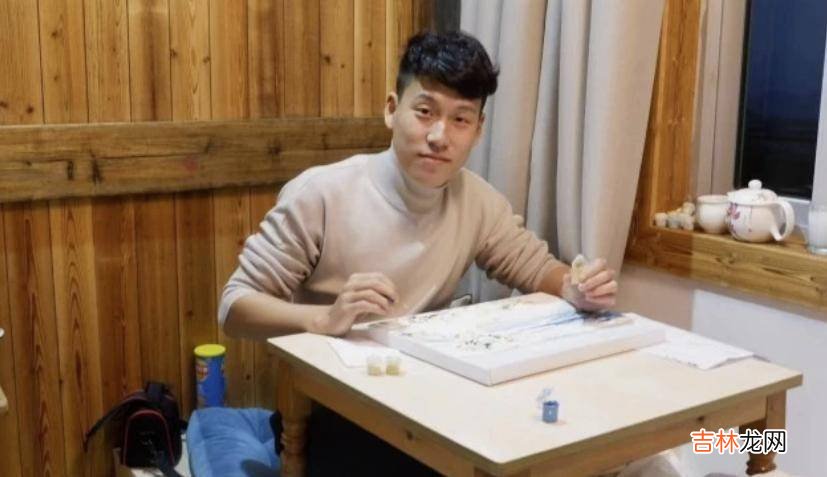 这是一部跟你我有关的电影，主人公就是你我身边的《平凡英雄》