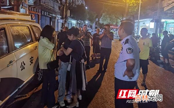 本文转自：红网母女相拥而泣。|时隔15年，母亲见到”死而复生“的女儿