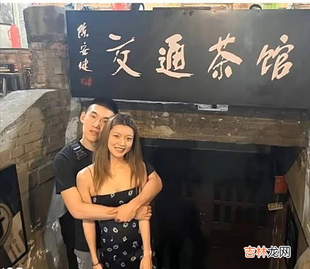 CBA球星傅豪带女友玩！1.75米网球女神，身材傲人，婆婆赞