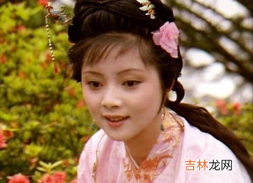 王熙凤一向跋扈，却恭敬地向奴才请示，是否抄检蘅芜苑，为什么？