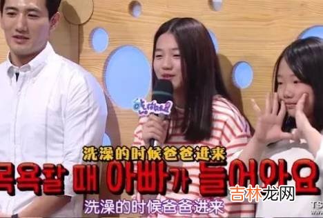 爸爸摸17岁女儿肚子和屁股，称女儿身体是我的，网友：是亲生的吗