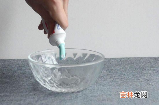 牙膏祛斑的正确方法