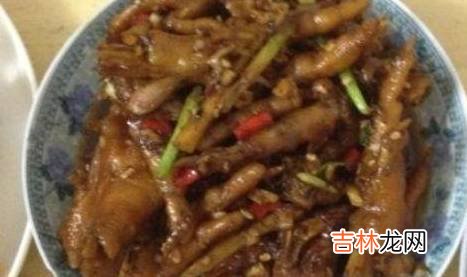刚度完蜜月，老婆主动下厨忙活，饭菜刚上桌，爸妈脸色就变了
