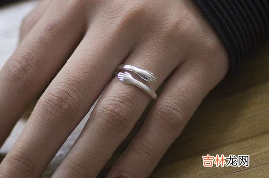 已婚女士戒指戴左手还是右手