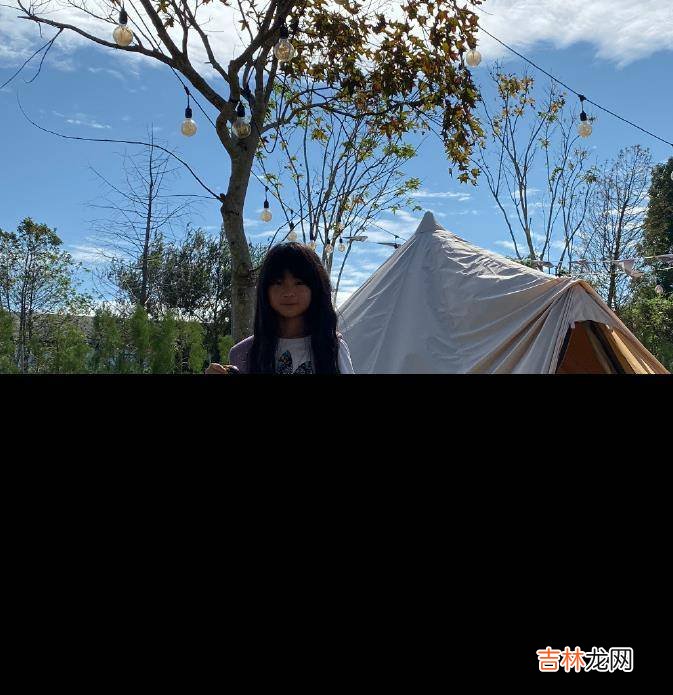 有种“整容”叫曹格女儿，长开后颜值飙升，美腿遗传妈妈好身材！