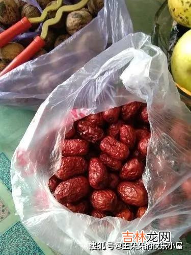 远嫁后,每次回娘家妈都给我一包枣,3年后打开,我泣不成声!