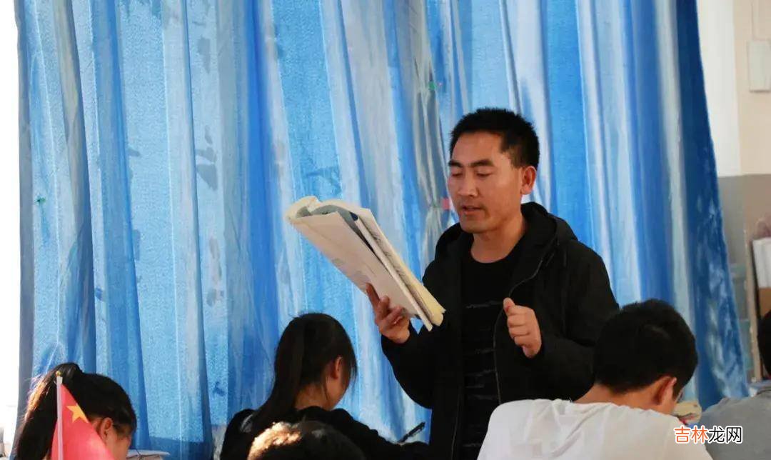2008年，贵州小伙“背疯娘上学”，后拒绝55万年薪：我不需要同情