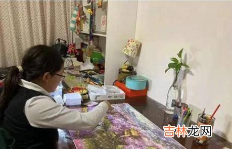 母亲专业户，饰演过很多母亲却一直没生育，做奶奶的年纪当上母亲