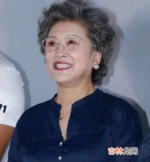 母亲专业户，饰演过很多母亲却一直没生育，做奶奶的年纪当上母亲