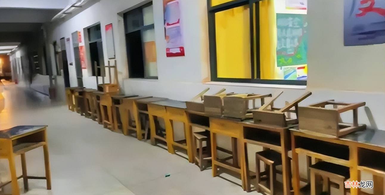 因学校桌椅破旧，家长自掏腰包给全班换桌椅遭质疑，出事谁负责？