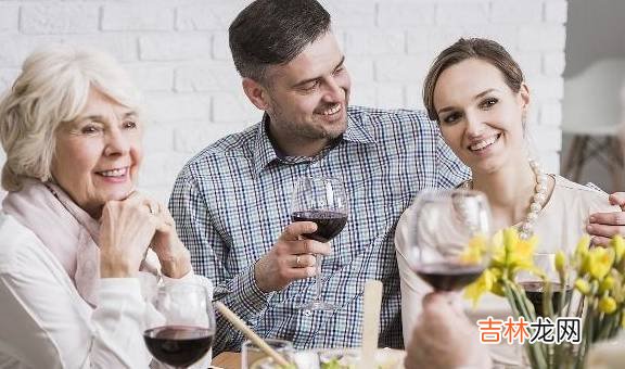 婆婆嫌天冷让我给她买台洗衣机，却不想转眼就被她送给小叔子一家