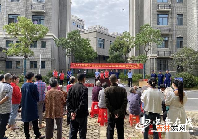 本文转自：中安在线指导群众遇到火情如何使用灭火器及消火栓中安在线、中安新闻客户端讯为进一...|安徽肥东：警民携手文明共创