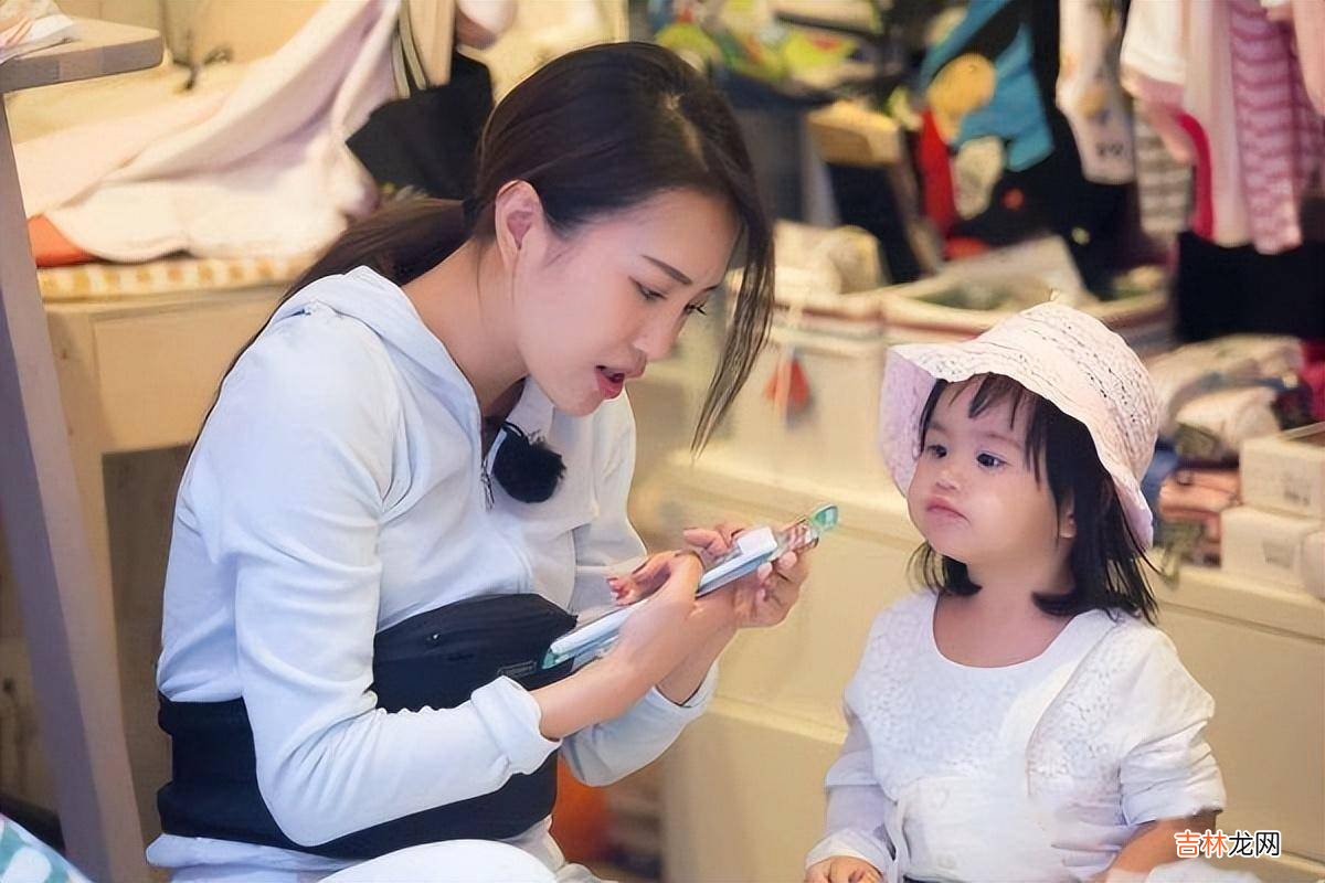 “你有那条件吗？”张雪峰批带娃综艺引共鸣，现实残酷父母也无奈