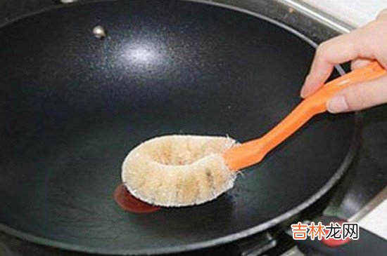 家里铁锅生锈怎么处理