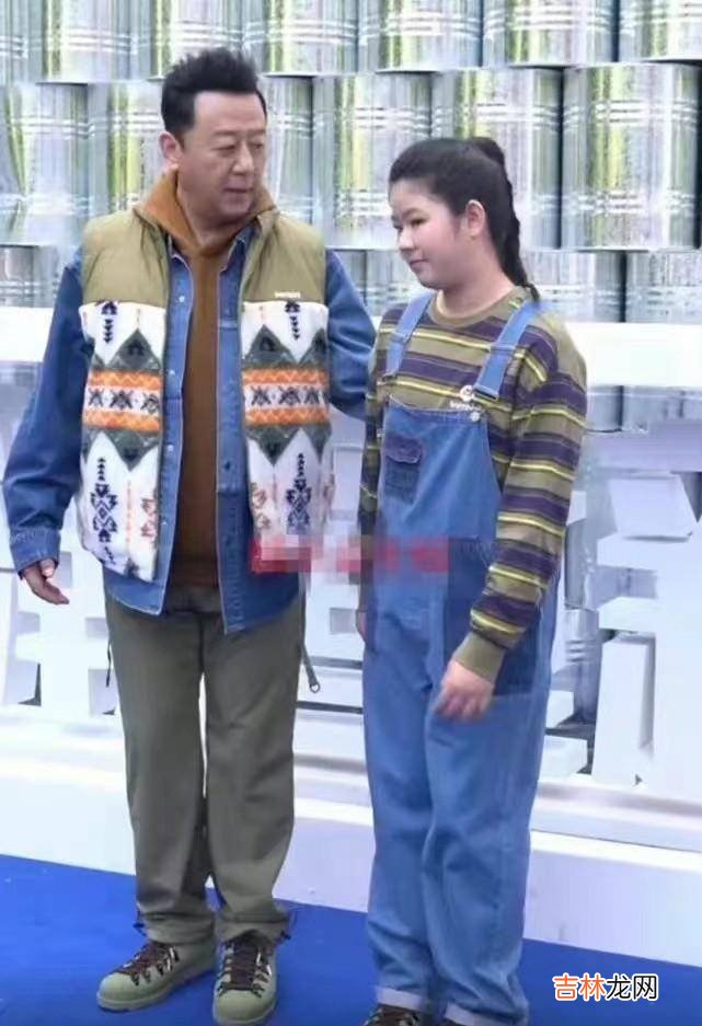郭涛女儿首次走秀!身材魁梧似哥哥翻版,才11岁身高近1米8
