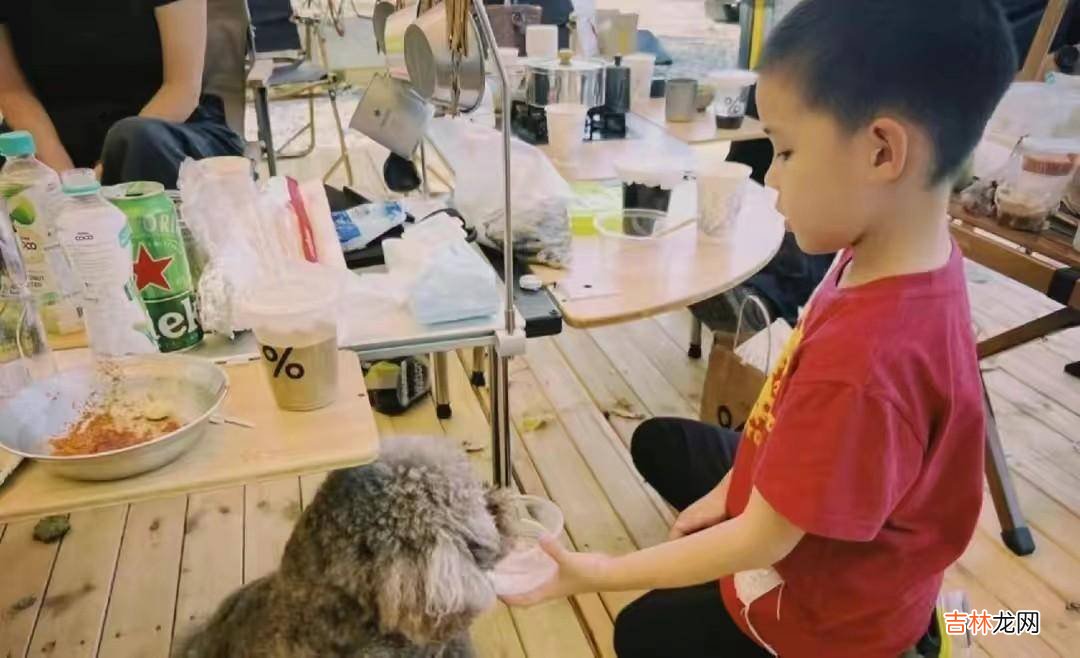 梅婷基因真强大！9岁女儿继承妈妈黑眼圈超可爱，儿子穿短袖超帅