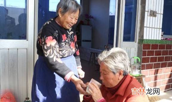 “嫁过来就是一家人！”婆婆带女儿住儿媳家，自称一家人不分彼此