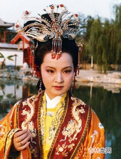 红楼梦：北静王可以把皇帝赏赐的念珠转赠宝玉吗？元春可以赏家人礼物吗？