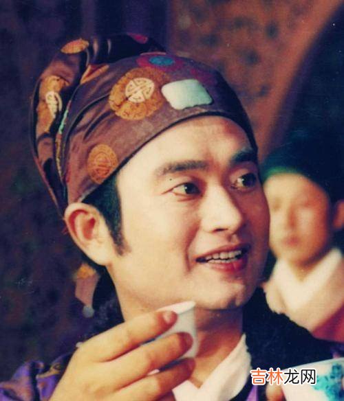 红楼梦：北静王可以把皇帝赏赐的念珠转赠宝玉吗？元春可以赏家人礼物吗？