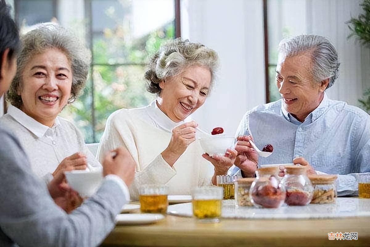 人到中年才发现，独生子家庭通常比二胎家庭过得更好，原因很现实