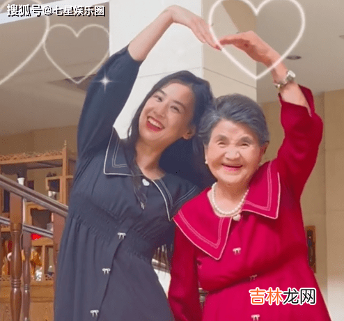 离婚传闻不实!七夕后,黄圣依多次秀恩爱,还和婆婆同吃同住